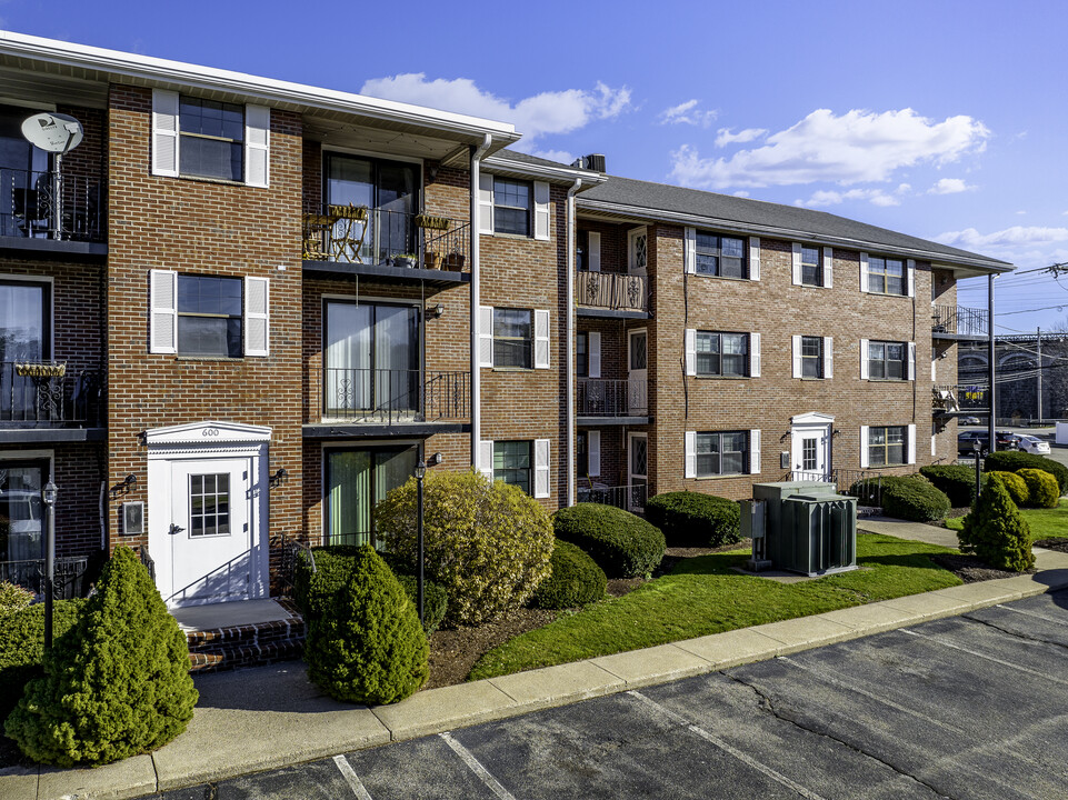 Canton Crossing in Canton, MA - Building Photo