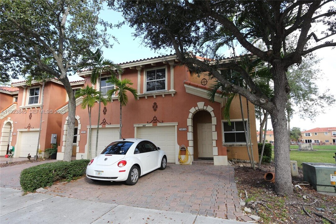 15315 SW 31st Terrace in Miami, FL - Building Photo