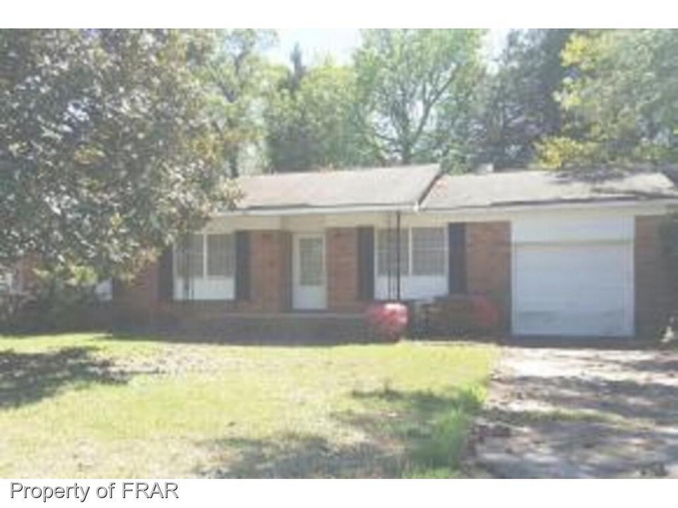 5609 Carson Dr in Fayetteville, NC - Building Photo