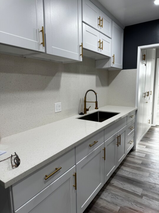 147xx Sylvan St in Van Nuys, CA - Building Photo