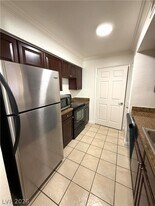 8101 W Flamingo Rd in Las Vegas, NV - Building Photo