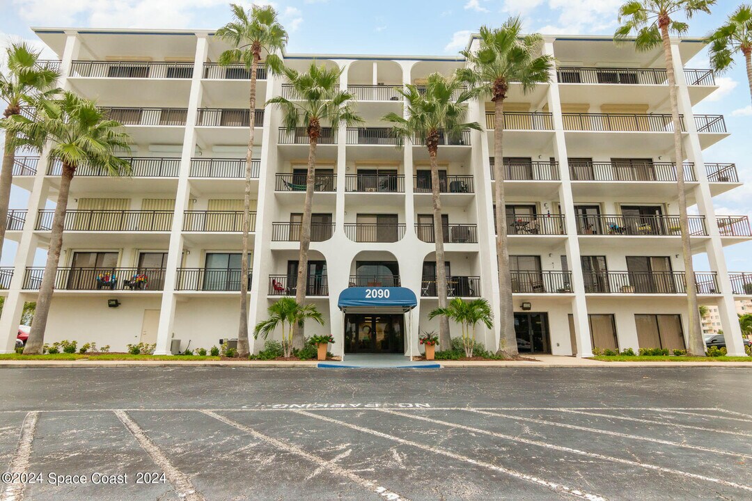 2090 N Atlantic Ave in Cocoa Beach, FL - Building Photo