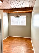 21521 73rd Pl W in Edmonds, WA - Foto de edificio - Building Photo