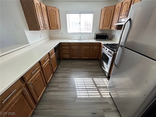 1375 E Hacienda Ave in Las Vegas, NV - Building Photo - Building Photo