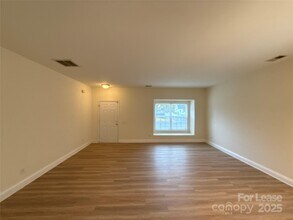 1207 Jade Glen Dr in Charlotte, NC - Foto de edificio - Building Photo