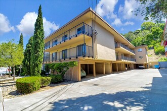 Catania Apartments in Belmont, CA - Foto de edificio - Building Photo