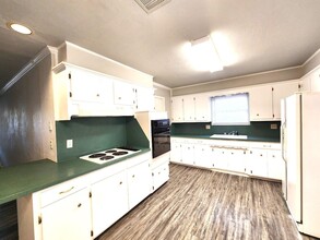 2104 Hardy Dr in Edmond, OK - Building Photo - Building Photo