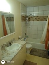 921 Elizabeth St, Unit 2 in Helena, MT - Foto de edificio - Building Photo