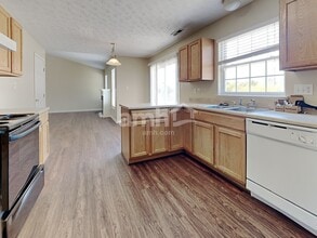 5433 Fairford Ct in Dayton, OH - Building Photo - Building Photo