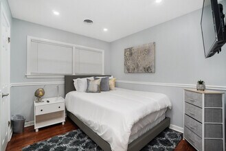 7117 N Crawford Ave in Lincolnwood, IL - Foto de edificio - Building Photo