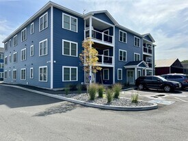 2-4 ME-4 in Windham, ME - Building Photo