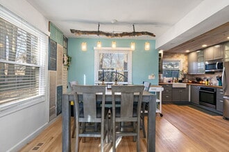 614 N Hough St in Barrington, IL - Building Photo - Building Photo