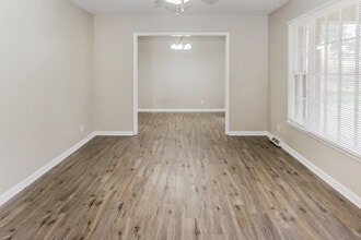 4711 Whitehall Dr NW in Huntsville, AL - Building Photo - Building Photo