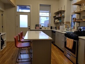 1135 N Damen Ave, Unit 2R in Chicago, IL - Foto de edificio - Building Photo