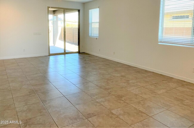 18828 W Canterbury Dr in Surprise, AZ - Building Photo - Building Photo