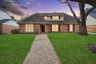 11319 Chevy Chase Dr in Houston, TX - Building Photo