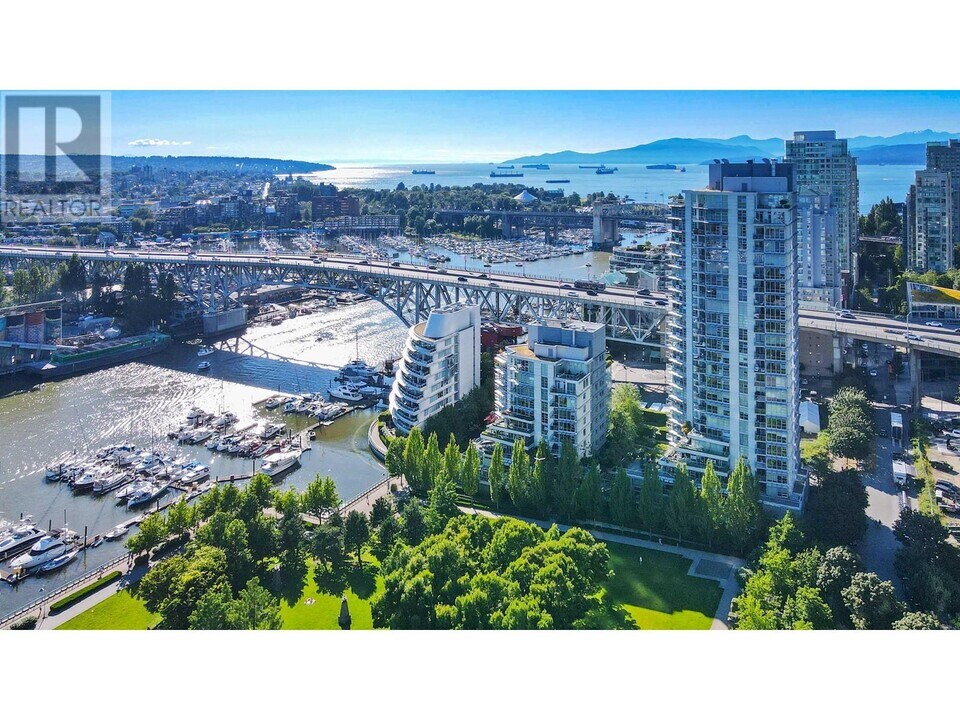 633-633 Kinghorne Mews in Vancouver, BC - Building Photo