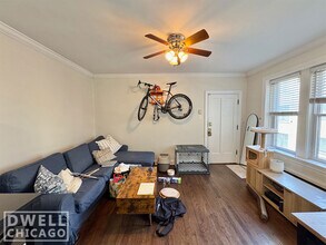 3825 N Greenview Ave, Unit 3817.5-2E in Chicago, IL - Building Photo - Building Photo