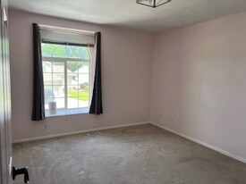 5554 S Edgeberry Dr in Murray, UT - Building Photo