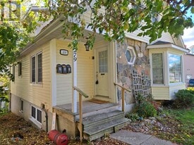 279 Blake St in Barrie, ON - Building Photo