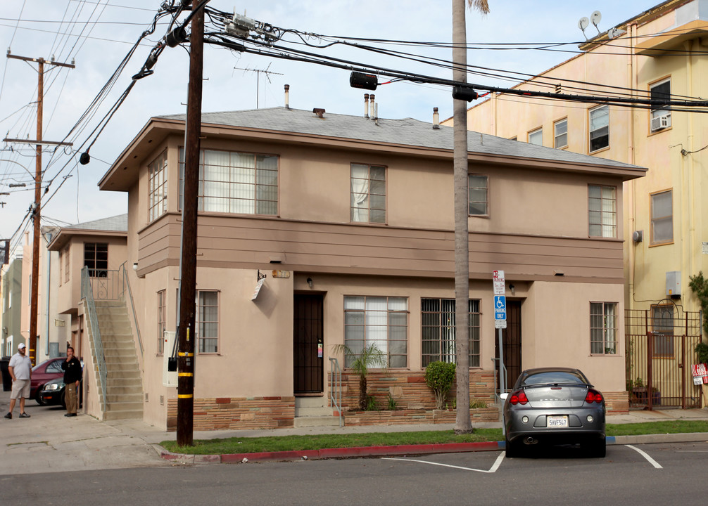 131 Bonito Ave in Long Beach, CA - Building Photo