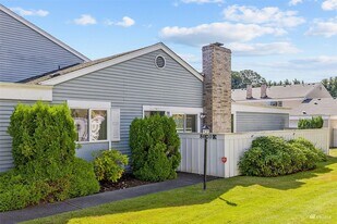 8620 Onyx Drive Unit E in Lakewood, WA - Building Photo