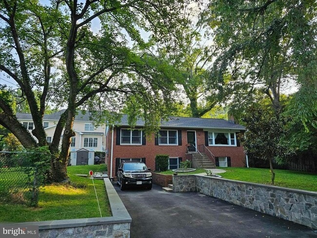 6513 Old Dominion Dr in McLean, VA - Building Photo - Building Photo