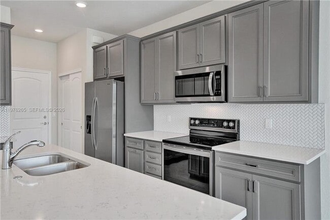 property at 2202 Appleton Cir S