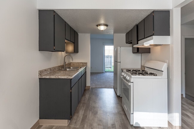 Oak Tree Village Apartments
