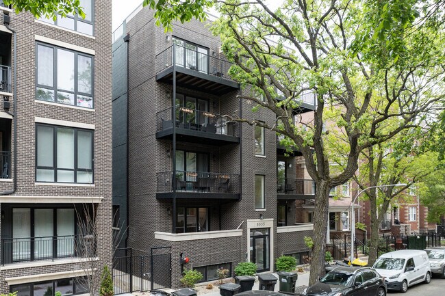 3335 N Sheffield Ave in Chicago, IL - Building Photo - Building Photo
