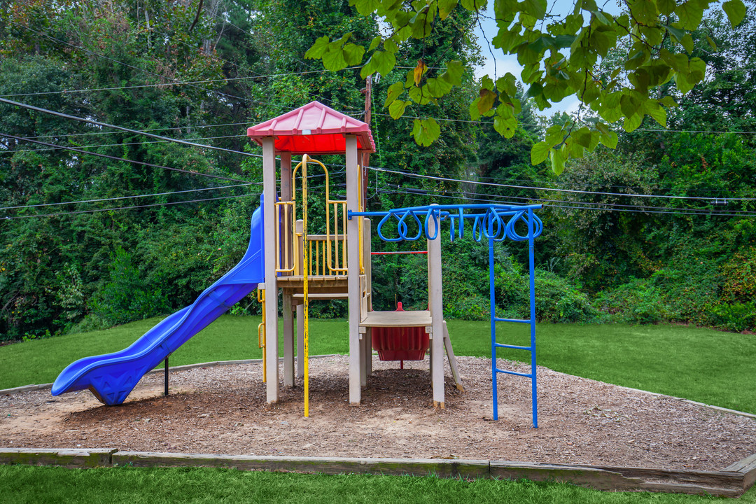 The Commons at Briarwood Park in Atlanta, GA - Building Photo