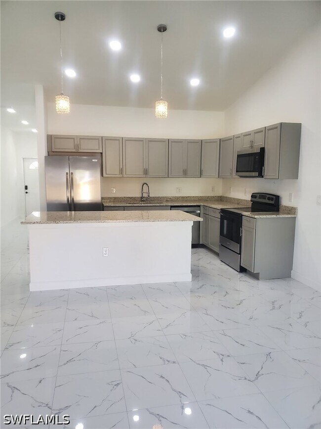 1938 Laverna Ave in Lehigh Acres, FL - Building Photo - Building Photo