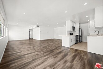 136 S Palm Dr in Beverly Hills, CA - Building Photo - Building Photo