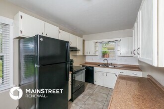 9716 Saturn Dr, Unit F-119 in Louisville, KY - Foto de edificio - Building Photo