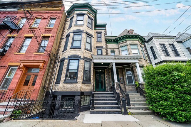 property at 933A Summit Ave