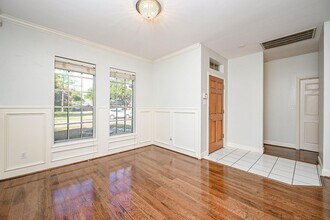 6511 Mesa Vista Ct in Houston, TX - Building Photo - Building Photo