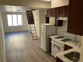 136 N 10th St, Unit 3 in Philadelphia, PA - Building Photo