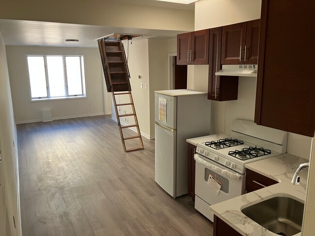 136 N 10th St, Unit 3, Unit 3