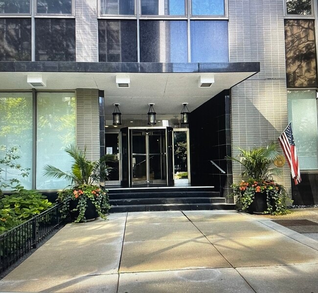 property at 253 E Delaware Pl