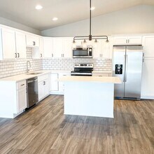212 Divide Dr in Horace, ND - Building Photo - Building Photo