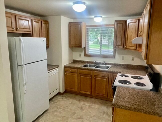 2065 Emery Ct, Unit 2065 Emery Ct in East Troy, WI - Building Photo - Building Photo