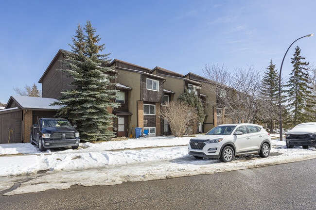 1504 Ranchlands Way NW in Calgary, AB - Building Photo - Building Photo