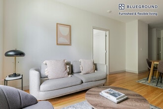 320 D St in Boston, MA - Building Photo - Building Photo