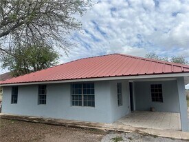 10 Martinez St in Weslaco, TX - Building Photo