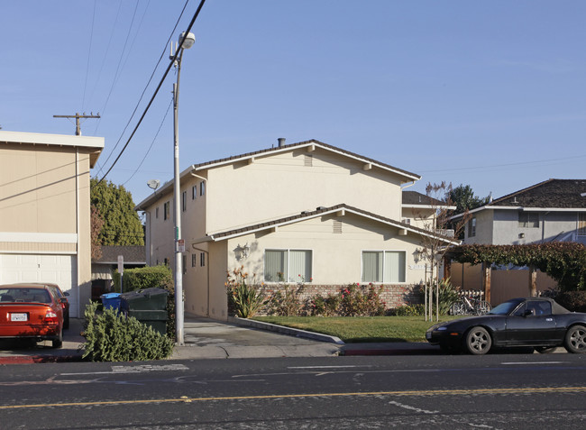 2137 Monroe St in Santa Clara, CA - Foto de edificio - Building Photo