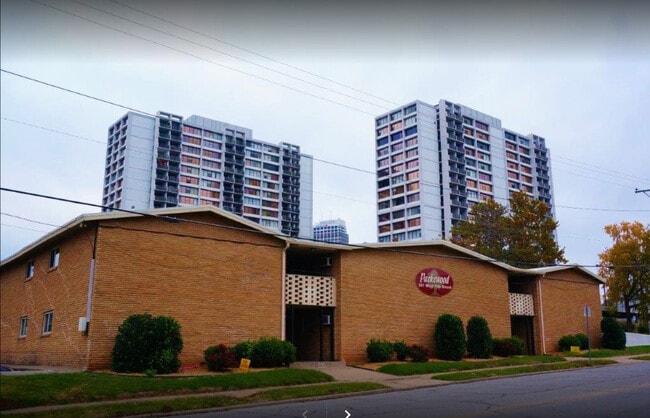 Parkewood in Tulsa, OK - Foto de edificio - Building Photo