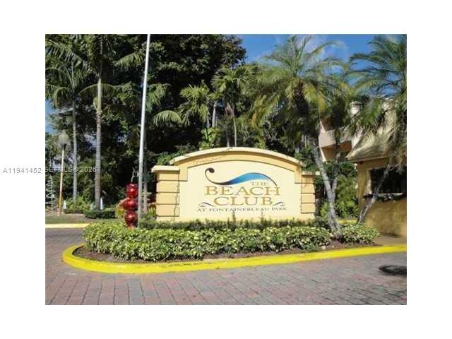 9373 Fontainebleau Blvd in Miami, FL - Building Photo