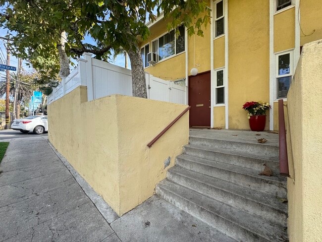 11500 Rochester Ave, Unit 11500 in Los Angeles, CA - Building Photo - Building Photo