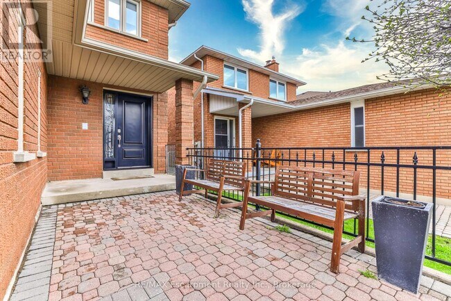 90 Waterfall Rd in Vaughan, ON - Building Photo - Building Photo