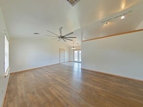 6837 NW Willow Springs Dr in Lawton, OK - Building Photo - Building Photo